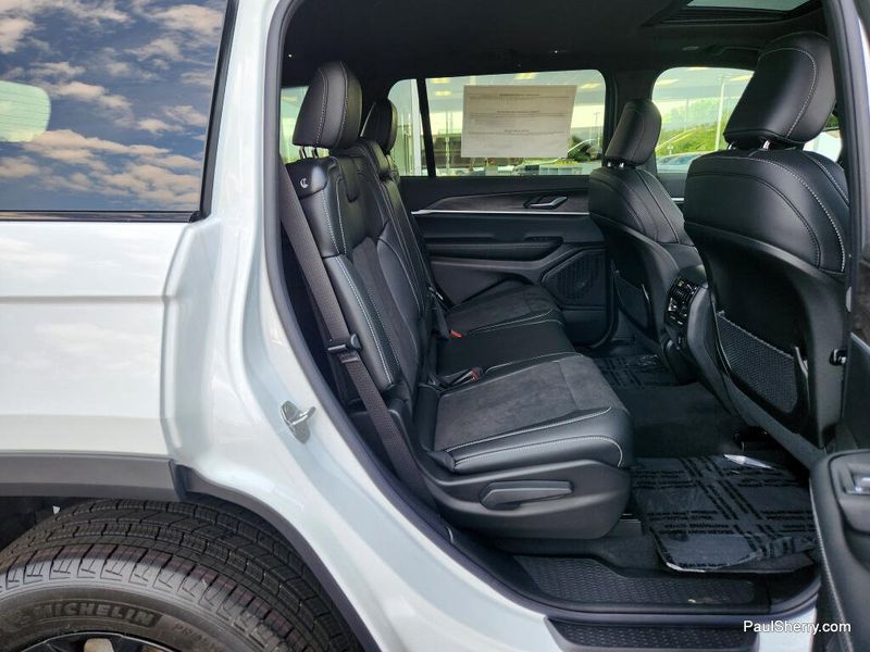 New 2026 Jeep Grand Cherokee L Laredo Altitude 4x4