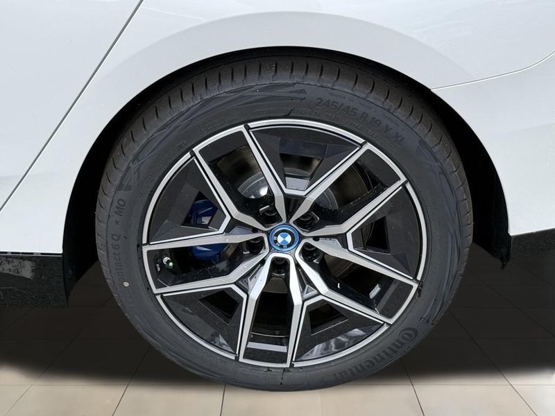 2025 BMW i5 eDrive40Image 17