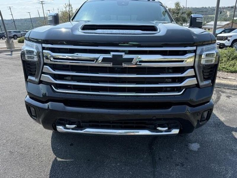2024 Chevrolet Silverado 2500HD High Country photo 2