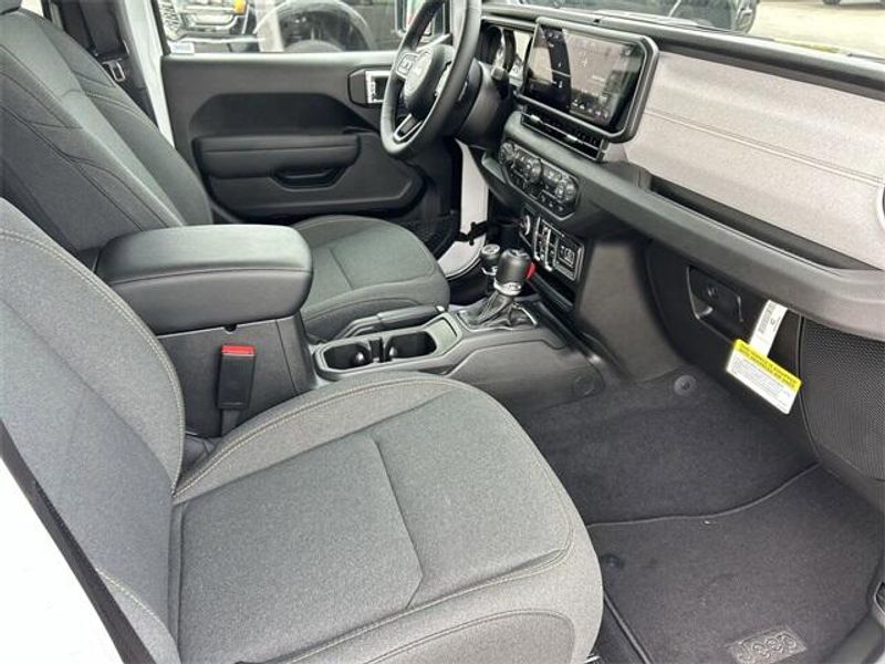 New 2026 Jeep Wrangler 4-door Sport SImage 12