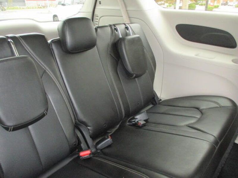 Used 2020 Chrysler Voyager LXIImage 29
