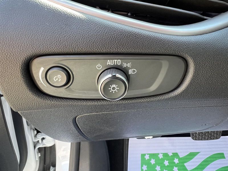 2023 Chevrolet Malibu 1LT photo 12