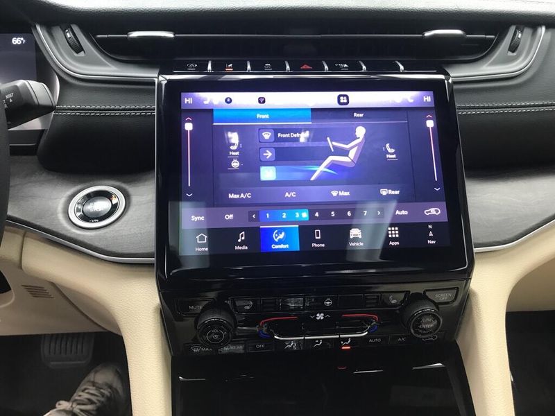 Used 2025 Jeep Grand Cherokee L LimitedImage 10