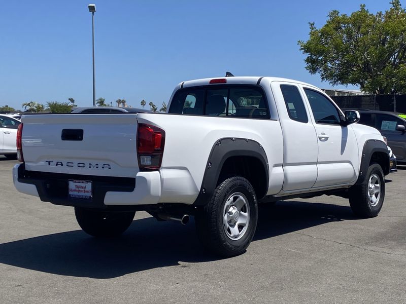 Used 2018 Toyota Tacoma Image 3