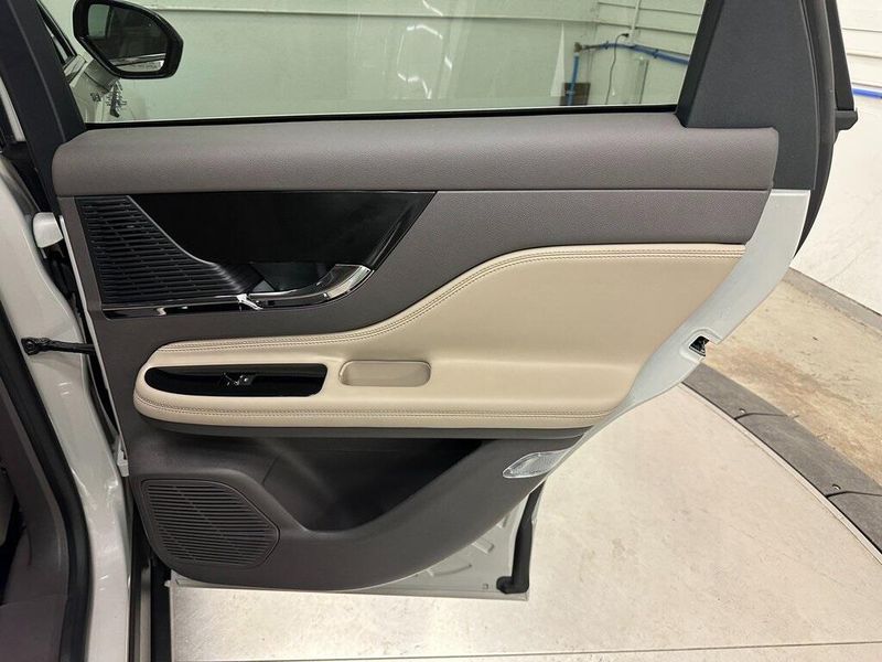 2022 Lincoln Corsair StandardImage 27