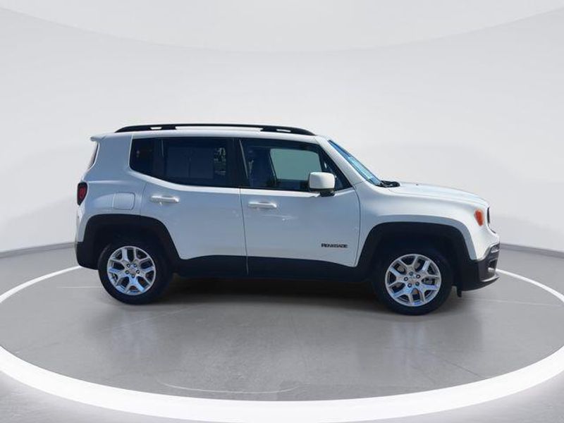 Used 2018 Jeep Renegade LatitudeImage 9