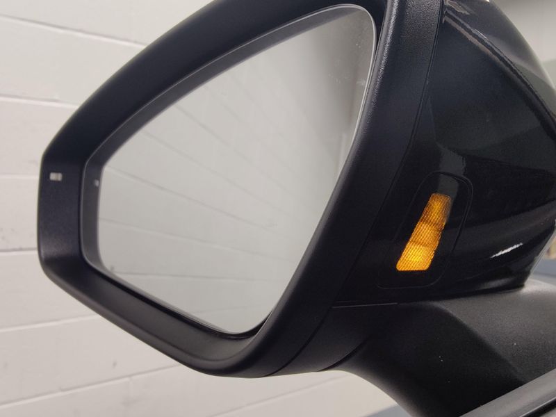 Used 2023 Volkswagen ID.4 Pro S Long Range AWD w/Glass RoofImage 9