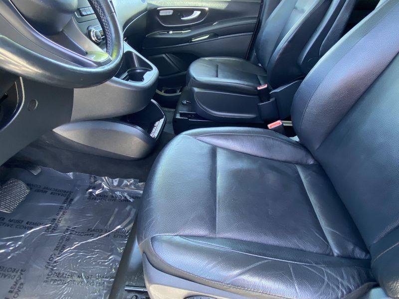2017 Mercedes-Benz Metris Passenger Van PassengerImage 17