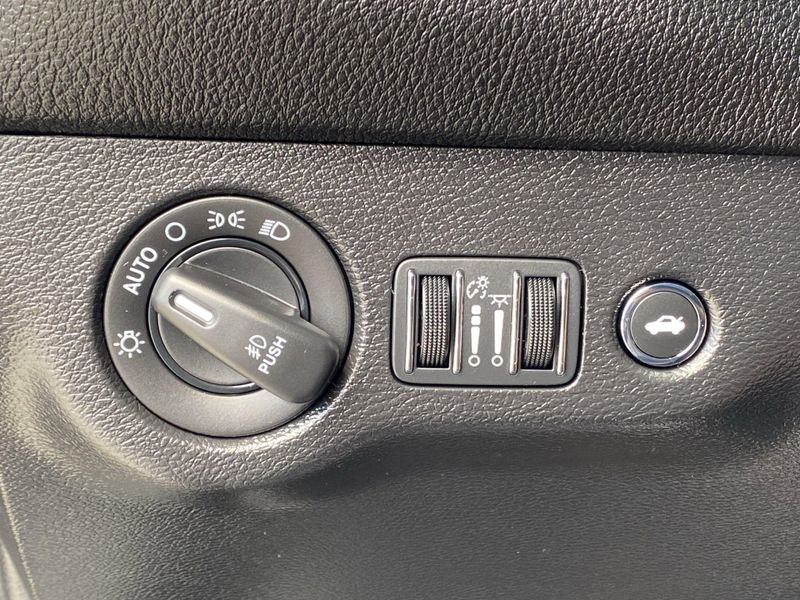 Used 2022 Dodge Challenger R/TImage 23