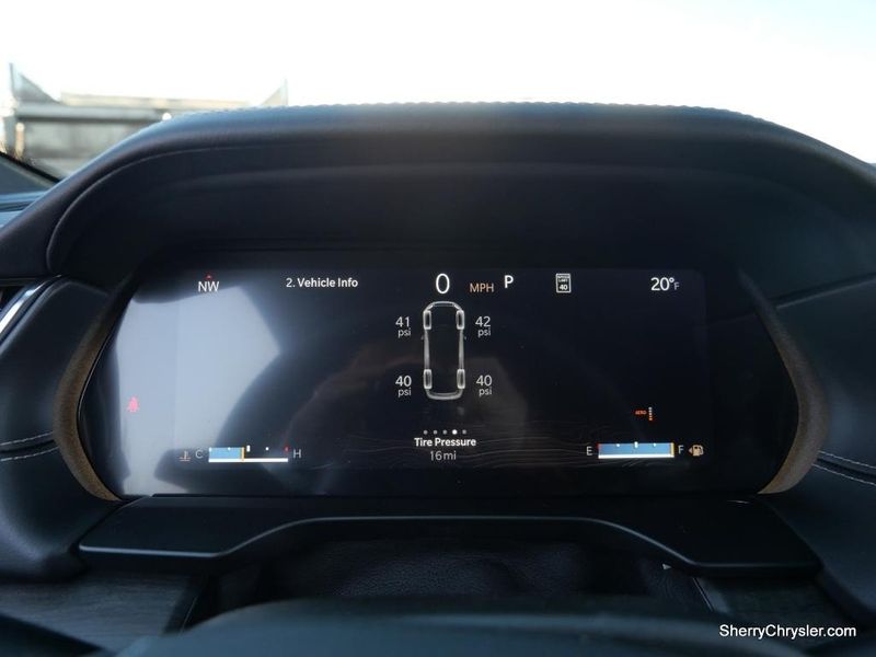 2023 Jeep Grand Cherokee L Overland 4x4Image 24