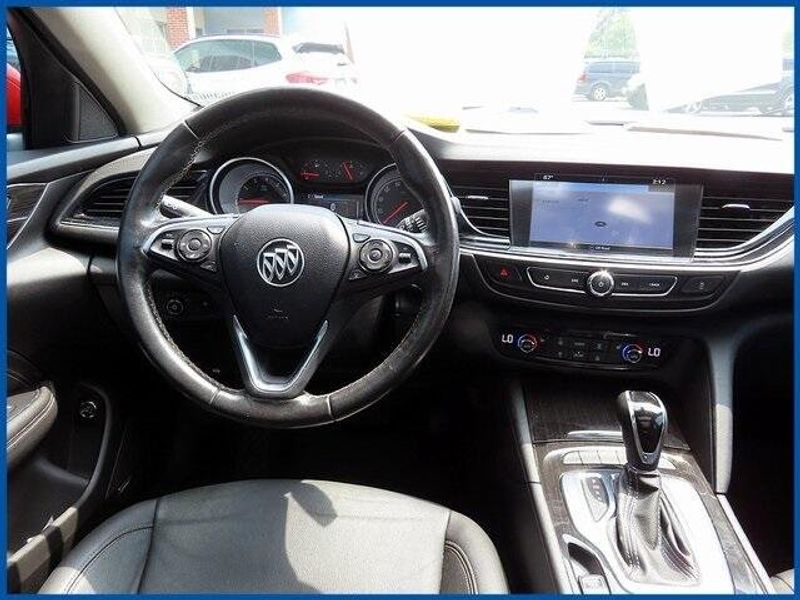 Used 2018 Buick Regal TourX EssenceImage 11