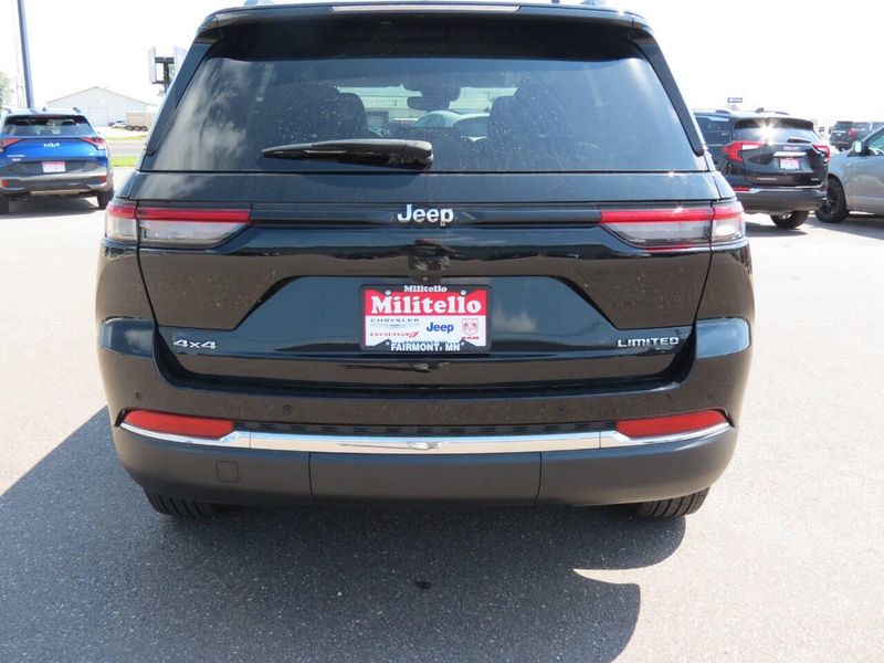 Used 2023 Jeep Grand Cherokee Limited 4x4 4dr SUVImage 11