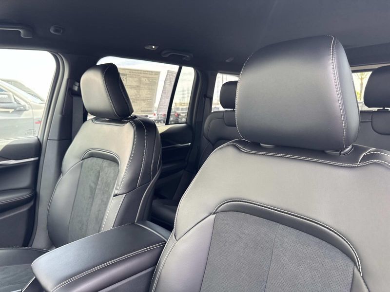 New 2026 Jeep Grand Cherokee Laredo Altitude 4x4
