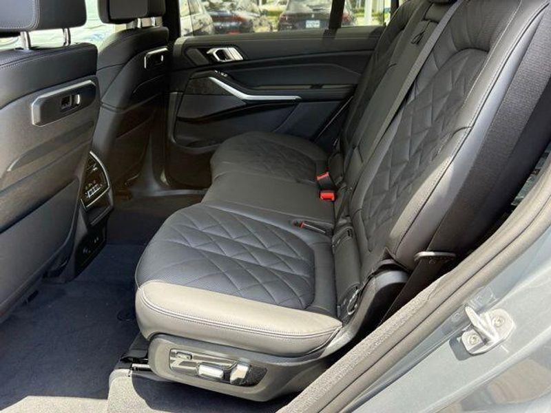 New 2027 BMW X7 xDrive40iImage 29