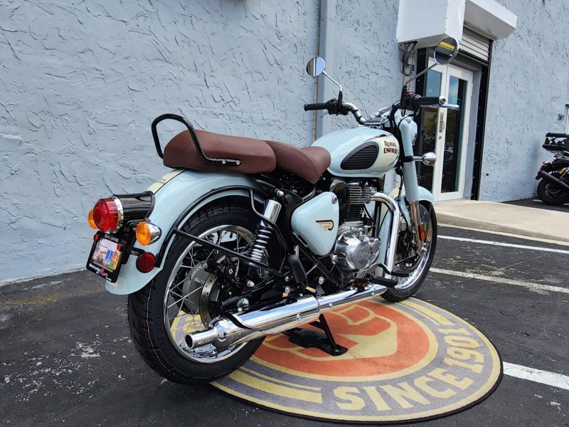 New 2024 Royal Enfield CLASSIC 350 Image 13