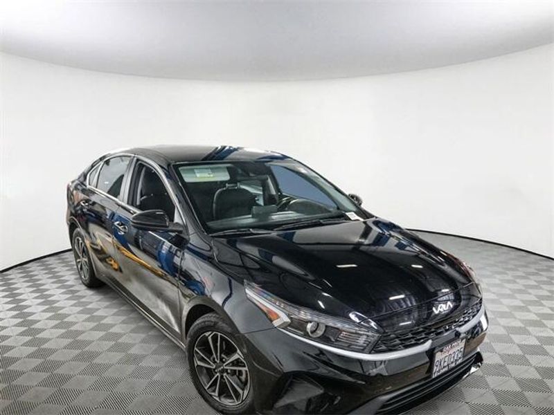 2024 Kia Forte LXSImage 2