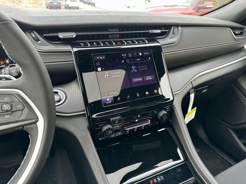 2025 Jeep Grand Cherokee Laredo X 4x4Image 3