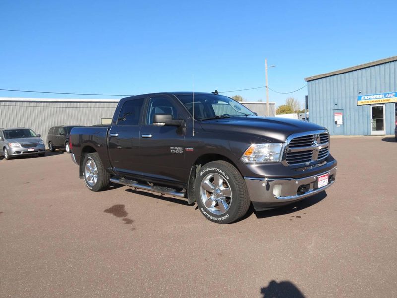 Used 2017 RAM 1500 SLT 4x4 4dr Crew Cab 5.5 ft. SB PickupImage 12