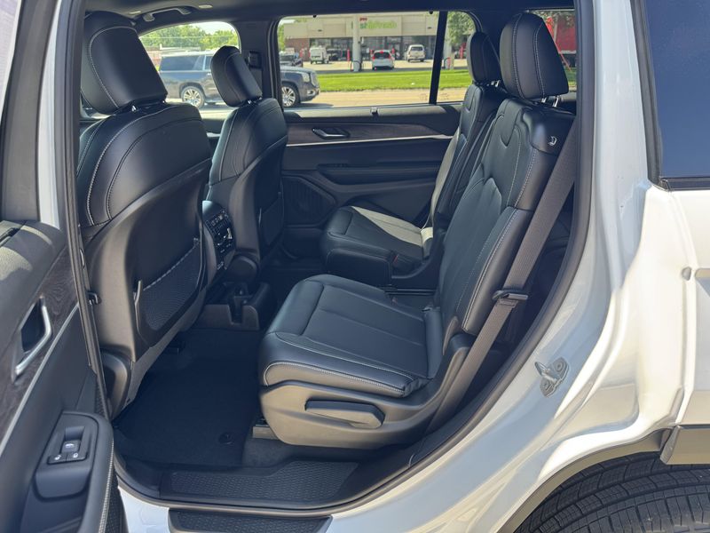 New 2025 Jeep Grand Cherokee L LimitedImage 10