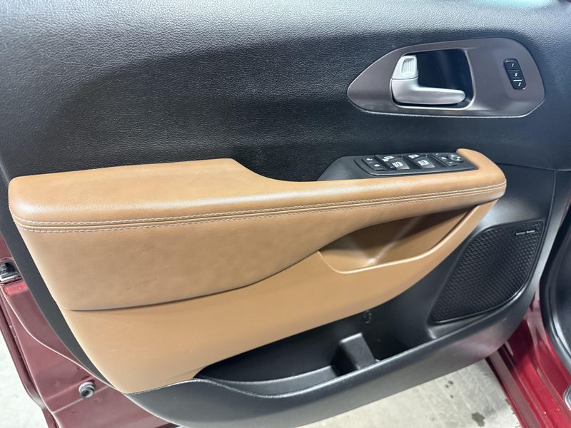 Used 2017 Chrysler Pacifica LimitedImage 18