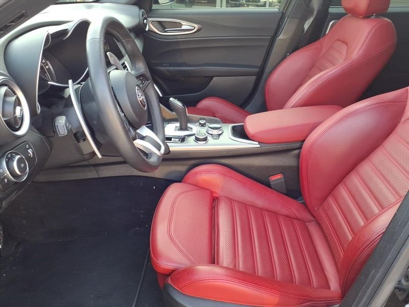 Used 2022 Alfa Romeo Giulia VeloceImage 18