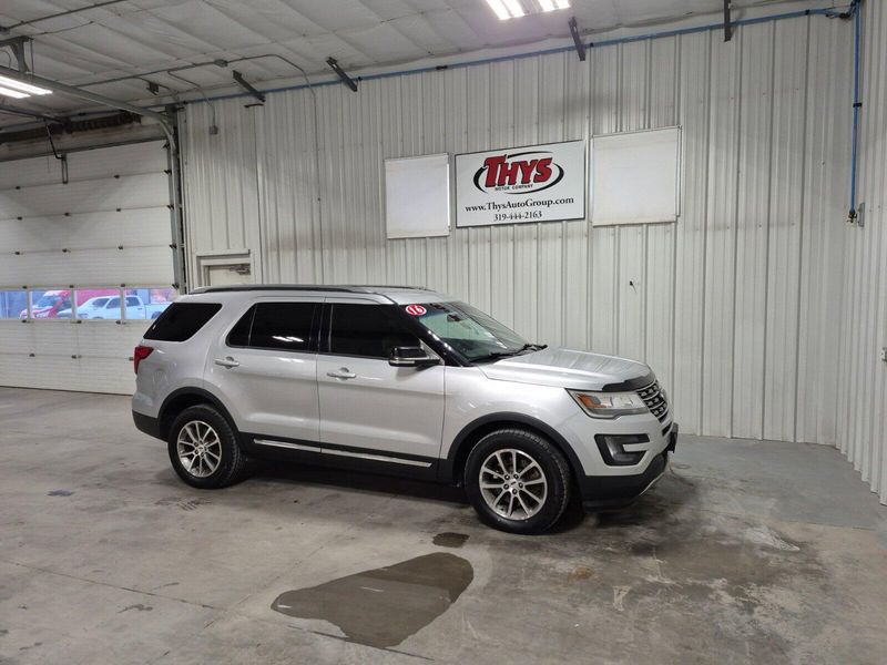 2016 Ford Explorer XLTImage 3