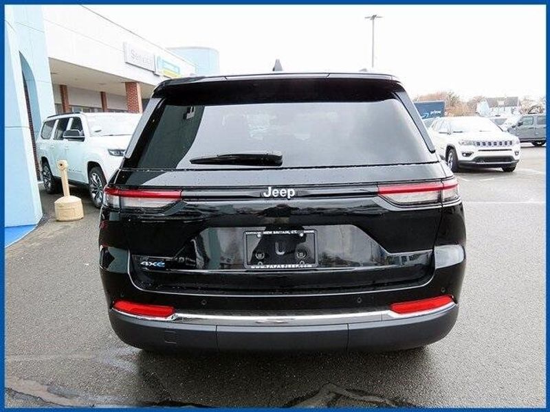 2024 Jeep Grand Cherokee 4xe Base 4xe in a Diamond Black Crystal Pearl Coat exterior color and Global Blackinterior. Papas Jeep Ram In New Britain, CT 860-356-0523 papasjeepram.com 