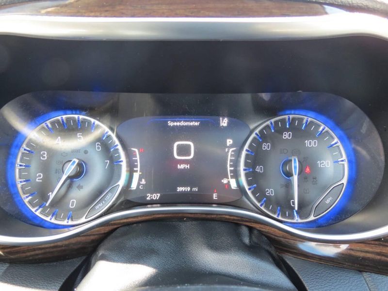 Used 2024 Chrysler Pacifica Limited 4dr Mini VanImage 12