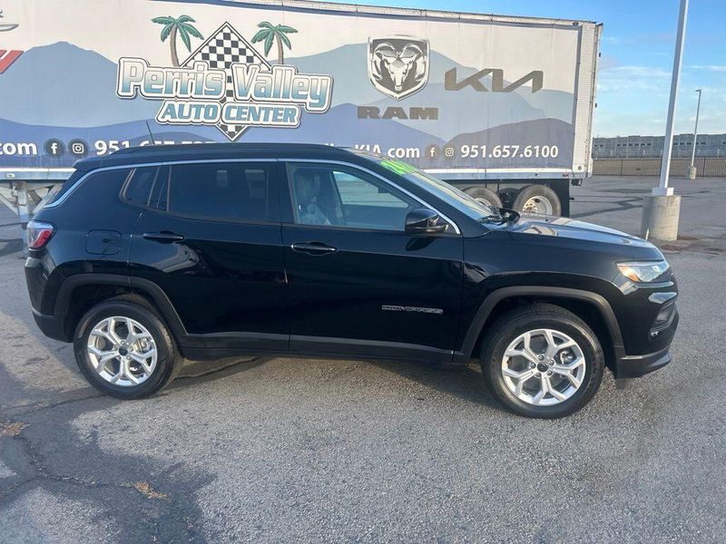 Used 2025 Jeep Compass LatitudeImage 2