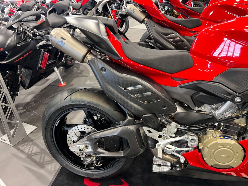 2025 Ducati Panigale V4S Carbon & Race Package Image 2