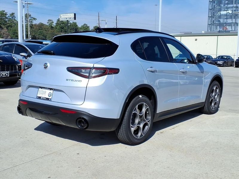New 2026 Alfa Romeo Stelvio AwdImage 6
