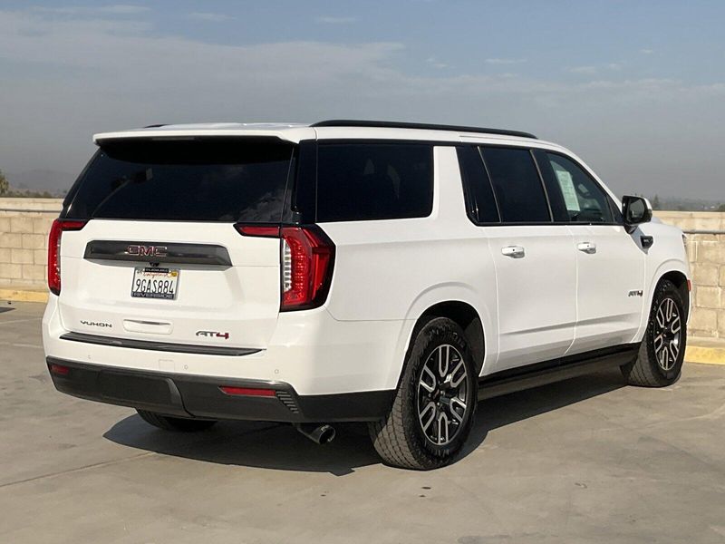 2023 GMC Yukon XL AT4Image 13