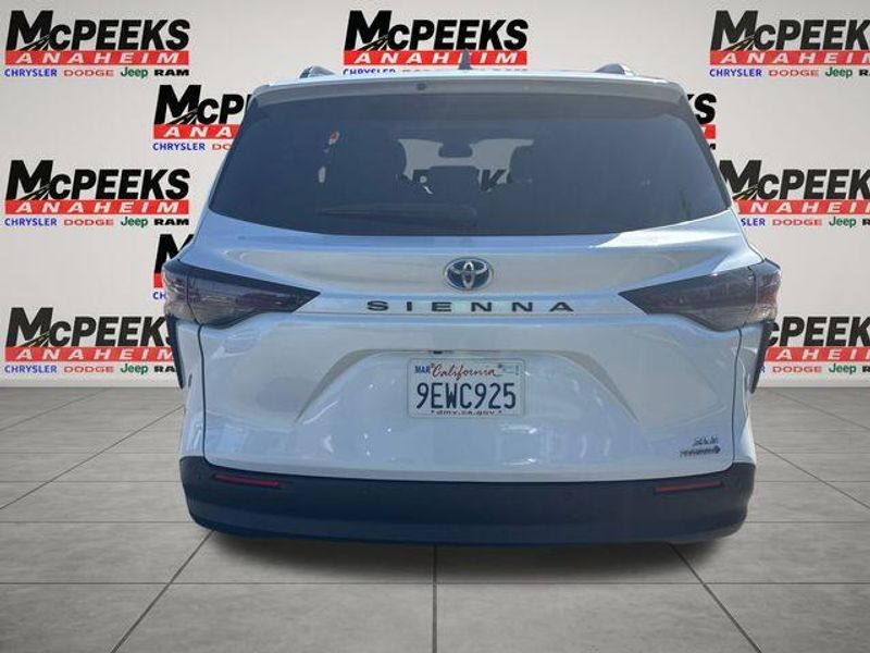 Used 2023 Toyota Sienna XLEImage 4