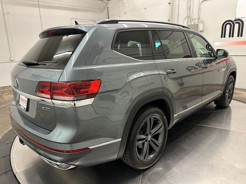 2021 Volkswagen Atlas 3.6L V6 SE w/Technology R-LineImage 15