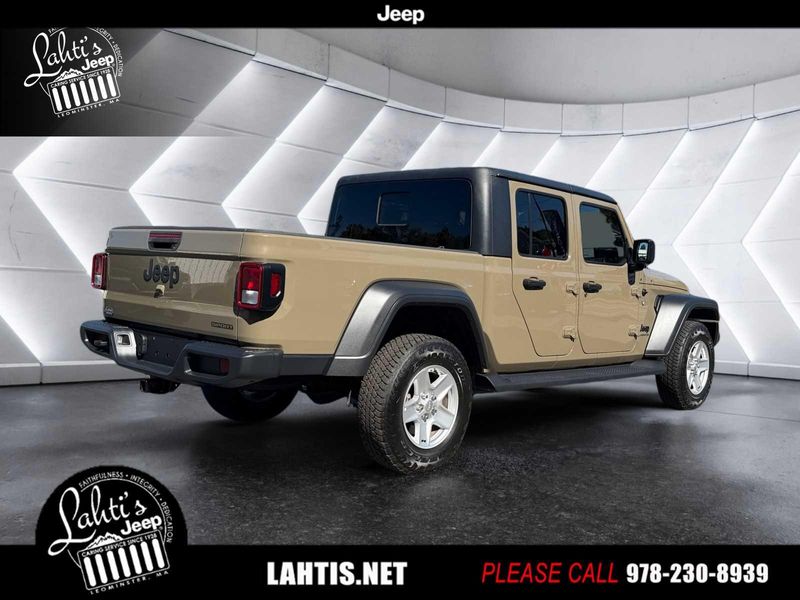 2020 Jeep Gladiator Sport S photo 3