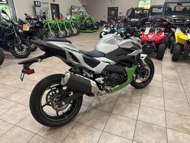 New 2024 Kawasaki Z7 HYBRID ABS Image 17