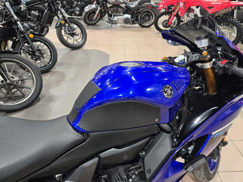 USED 2025 YAMAHA YZF R7 Image 10