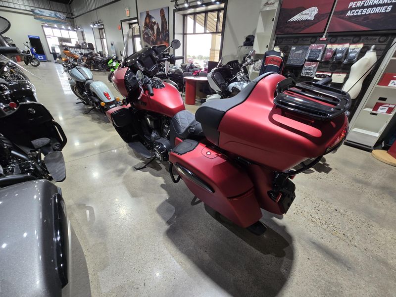 2025 Indian Motorcycle ROADMASTER POWERPLUS DARK HORSE 112 RA 49ST SUNSET RED SMOKE Image 4