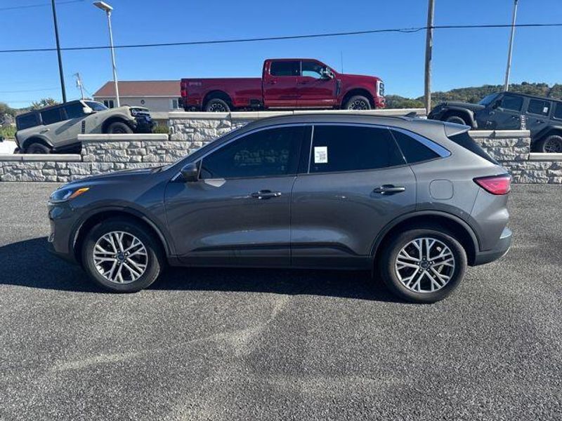 2021 Ford Escape SEL photo 2