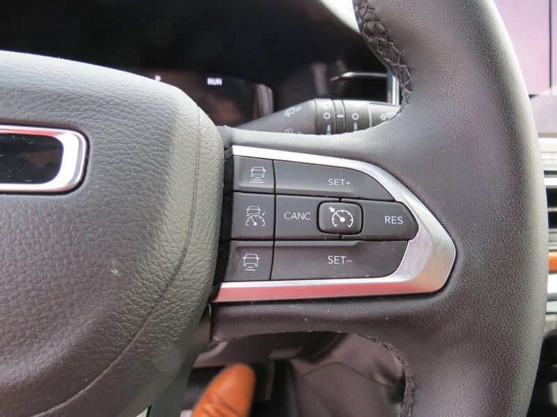 Used 2024 Jeep Compass Limited 4x4 4dr SUVImage 10