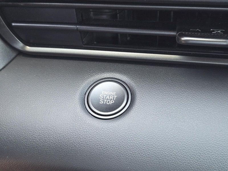 Used 2025 Hyundai Elantra SEL Sport IVT