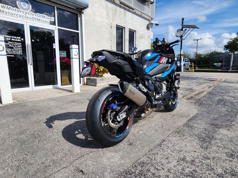 2026 BMW M 1000 XRImage 13