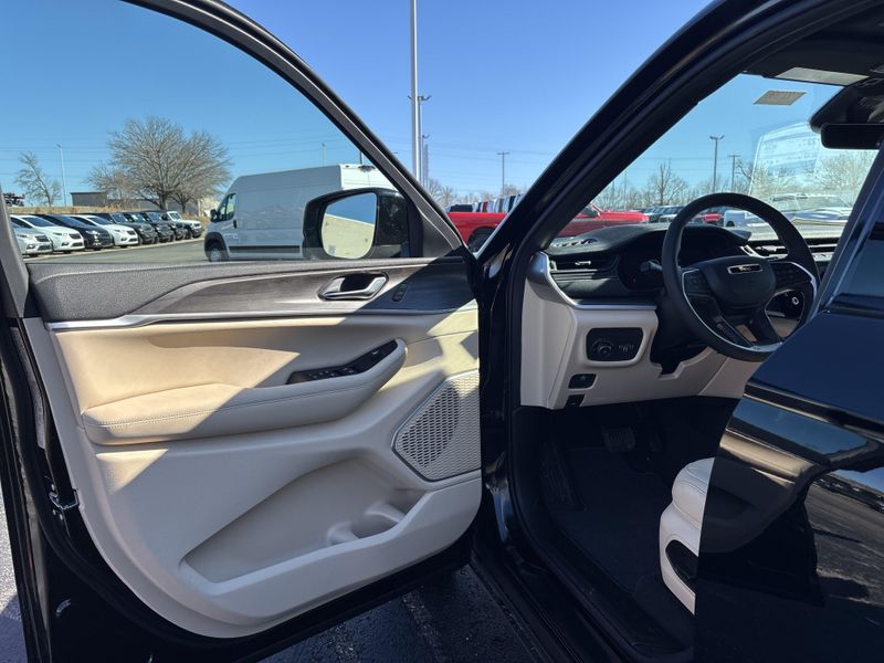 New 2026 Jeep Grand Cherokee Limited 4x4Image 25