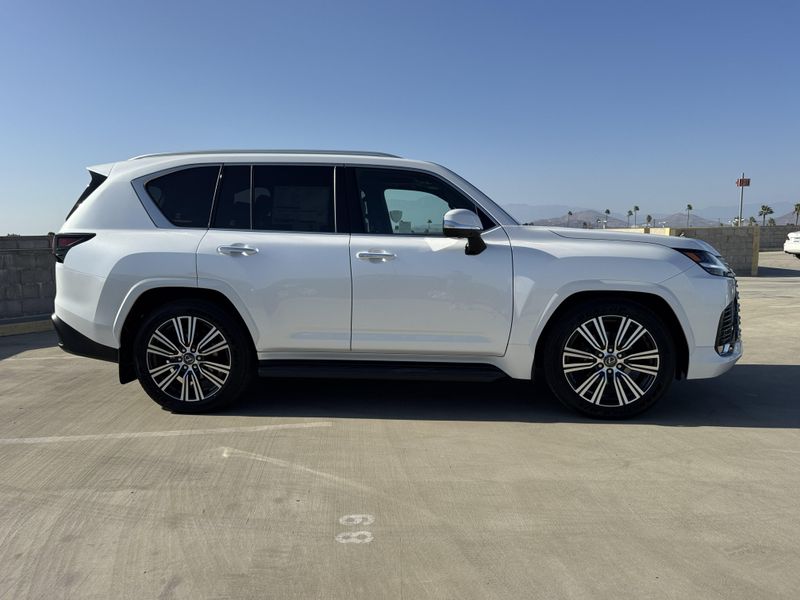 New 2026 Lexus LX 600 LuxuryImage 12