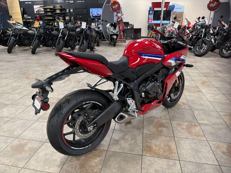 New 2026 Honda CBR650R E-CLUTCH Image 17