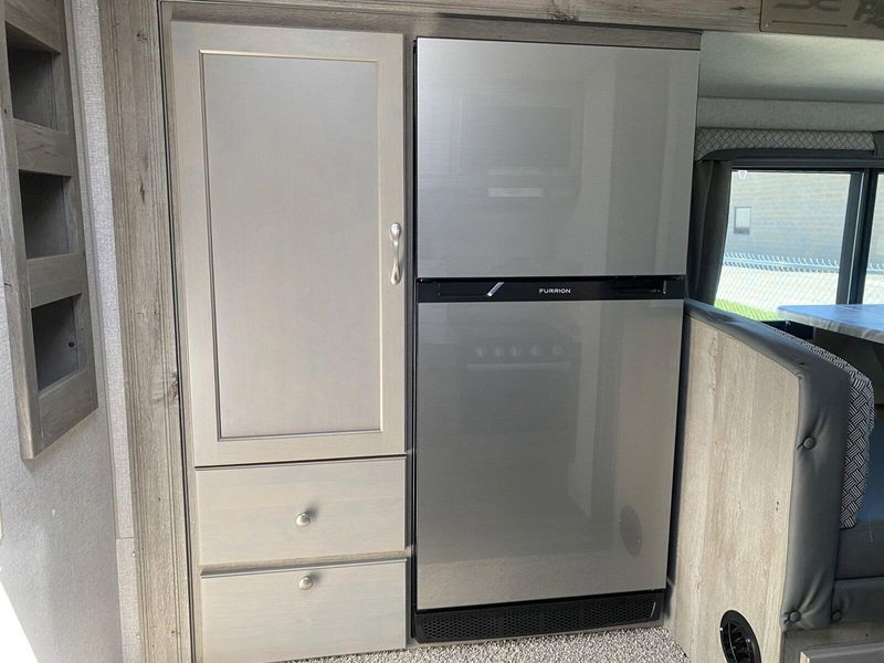 2024 ARCTIC FOX 1150 W/Gen Image 13