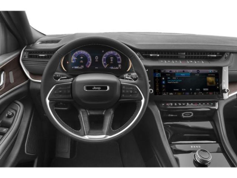 New 2027 Jeep Grand Cherokee Laredo AltitudeImage 6