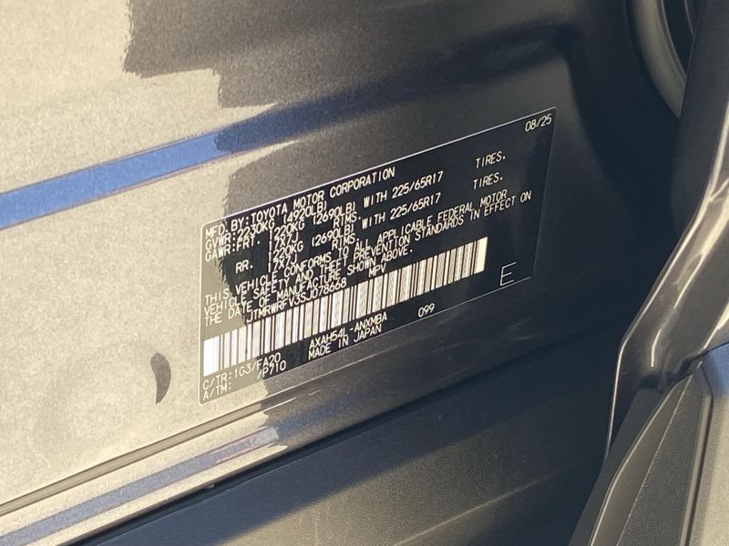 New 2025 Toyota RAV4 Hybrid XLEImage 20
