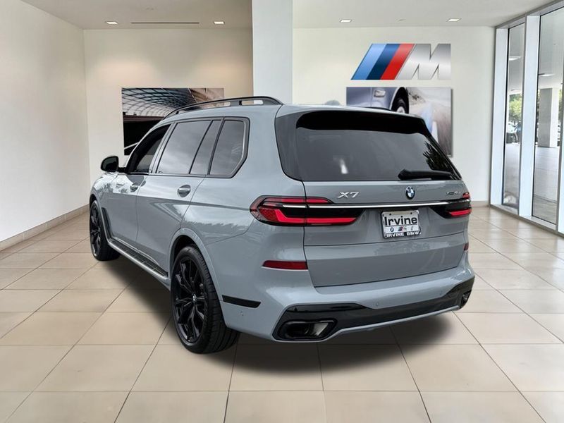 2023 BMW X7 xDrive40iImage 8