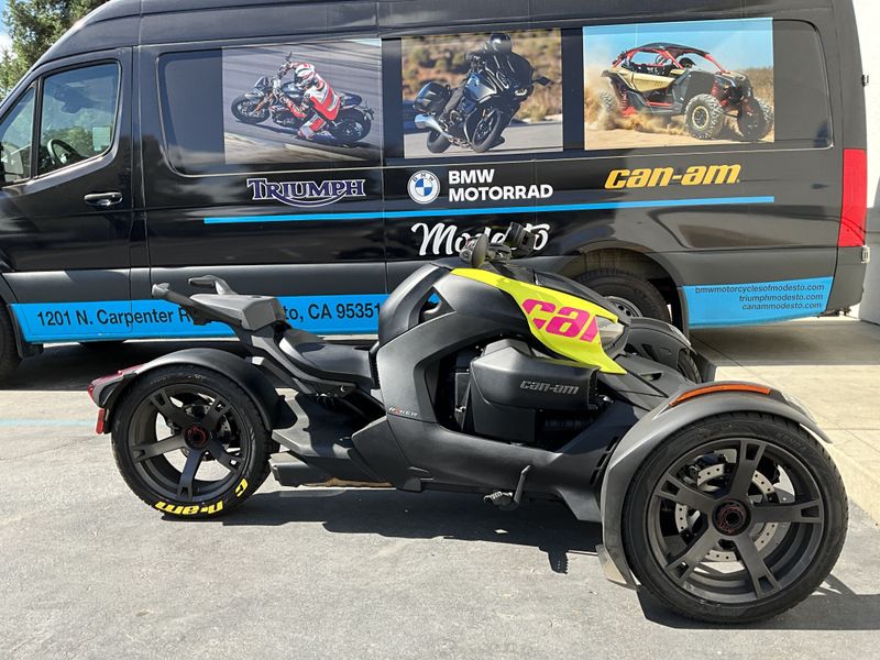 2022 Can-Am RYKER 900 in a PINEAPPLE exterior color. BMW Motorcycles of Modesto 209-524-2955 bmwmotorcyclesofmodesto.com 